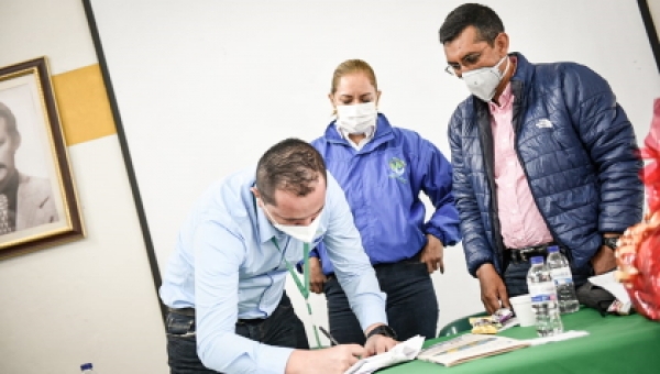 Cortolima firma convenio de seguridad alimentaria con la Alcaldía de Anzoátegui