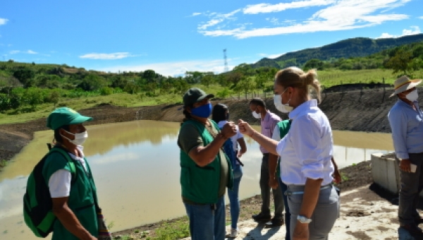 Directora de Cortolima entrega reservorio en Balsillas, Ortega