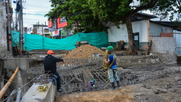Creciente súbita de la quebrada La Espinala afectó la placa superior del box culvert