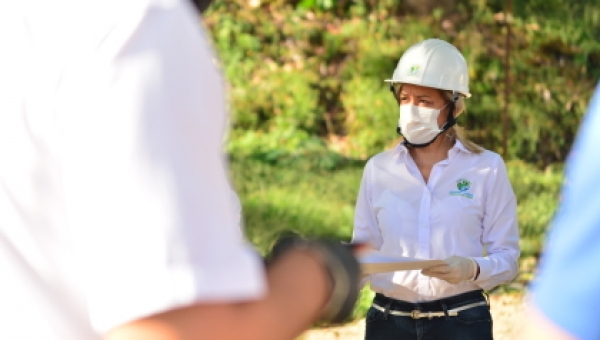 Directora de Cortolima recorrió obras del colector sobre la quebrada La Guadaleja