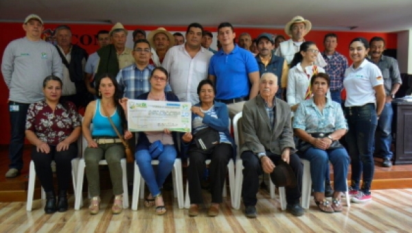 294 nuevas familias beneficiadas con BanCO2 Vigías del Tolima