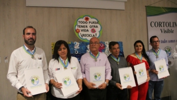 Por segundo año consecutivo Cortolima entregó el distintivo ambiental “Raúl Echeverry Echeverry”