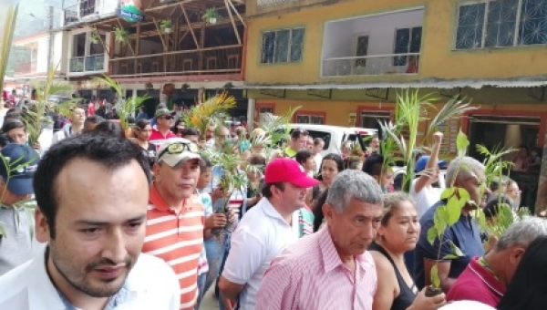 La iglesia, feligreses y Cortolima le cumplieron al ambiente
