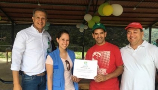 CORTOLIMA certifica excombatientes en buenas prácticas