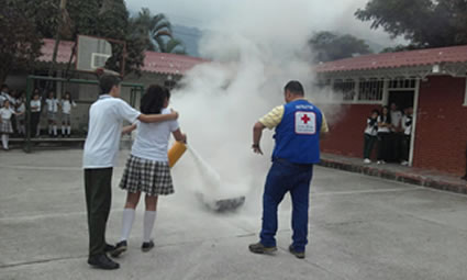 Patrulleros ambientales de la comuna 12, al día en gestión de riesgo.