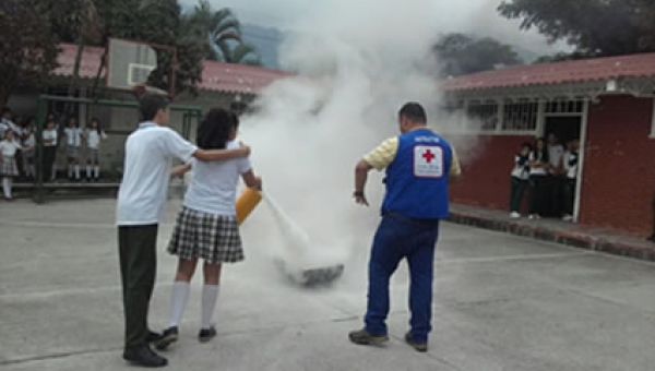 Patrulleros ambientales de la comuna 12, al día en gestión de riesgo.